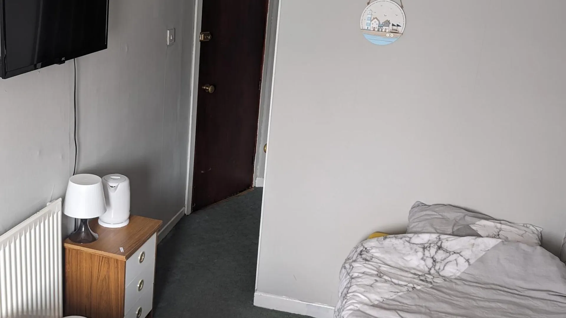 Wonky Towers Bed & Breakfast Blackpool 0*,
